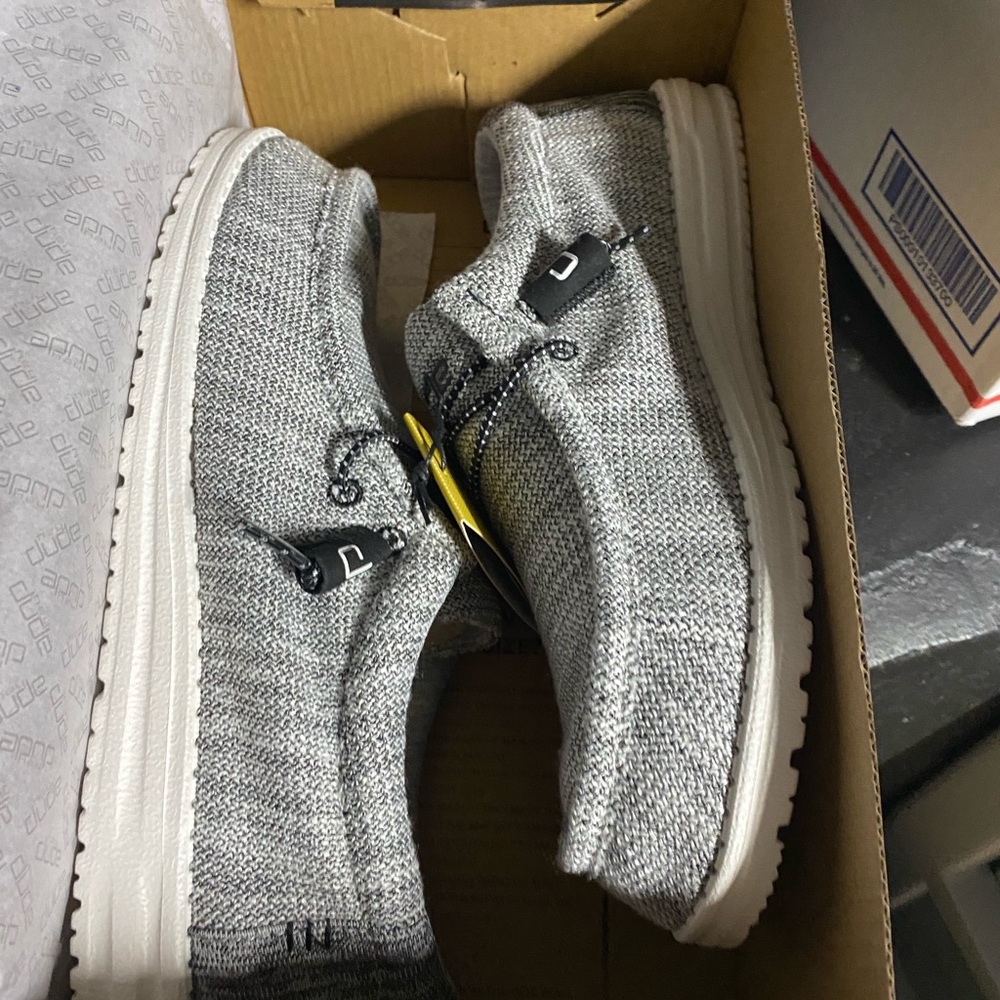 Hey dude size 11